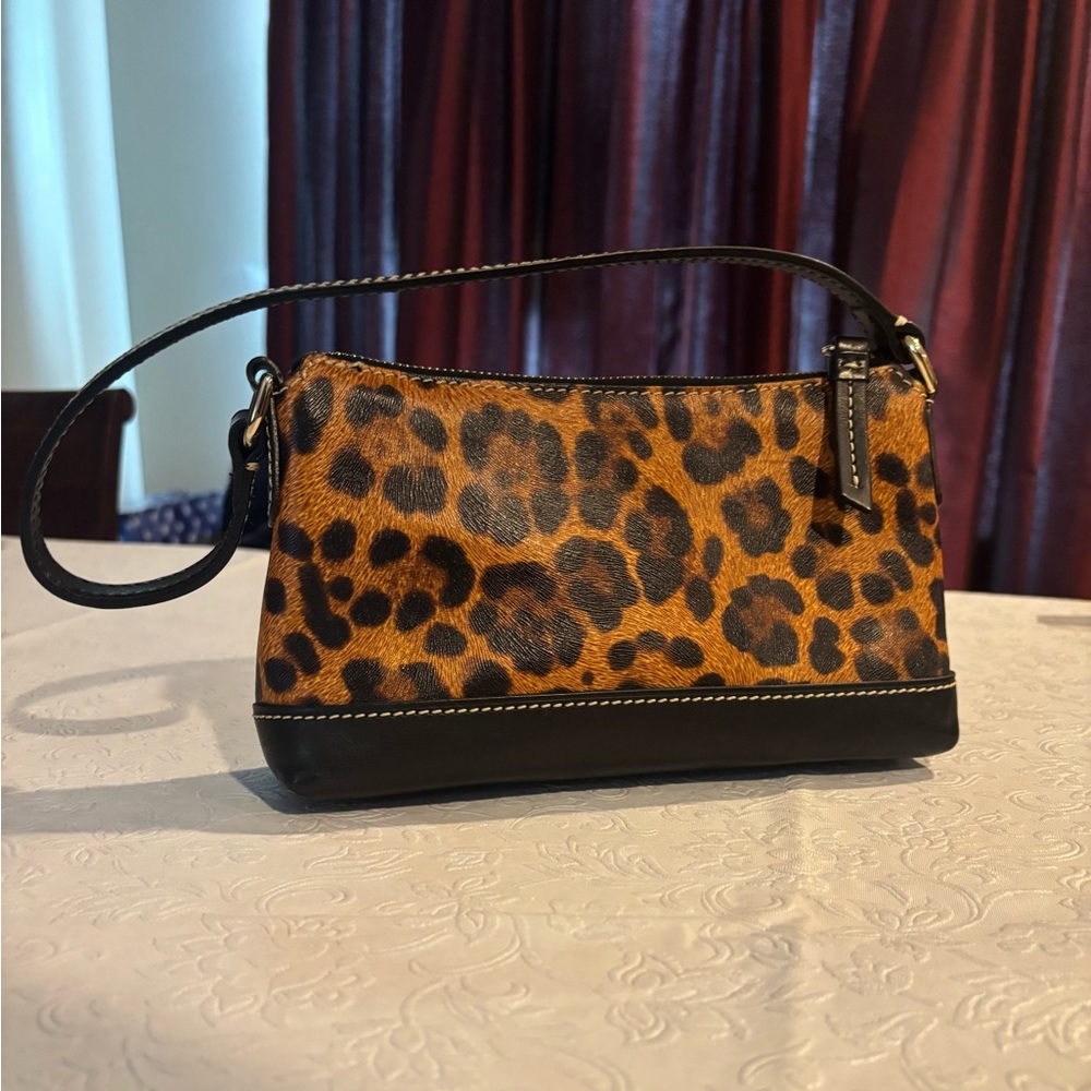 Dooney & Bourke Lizzy Leopard Print Small Shoulder Bag - Picture 2 of 9